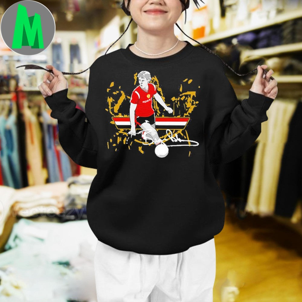 Design Bryan Robson #7 Gold Signature Football T-Shirt