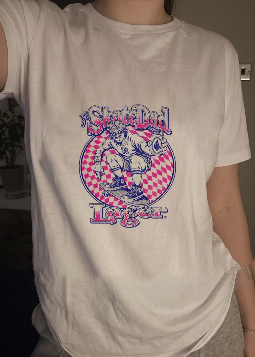 Go SkateDad Lager Ur Mom Sucks Pil Uis Skateboarder T-Shirt