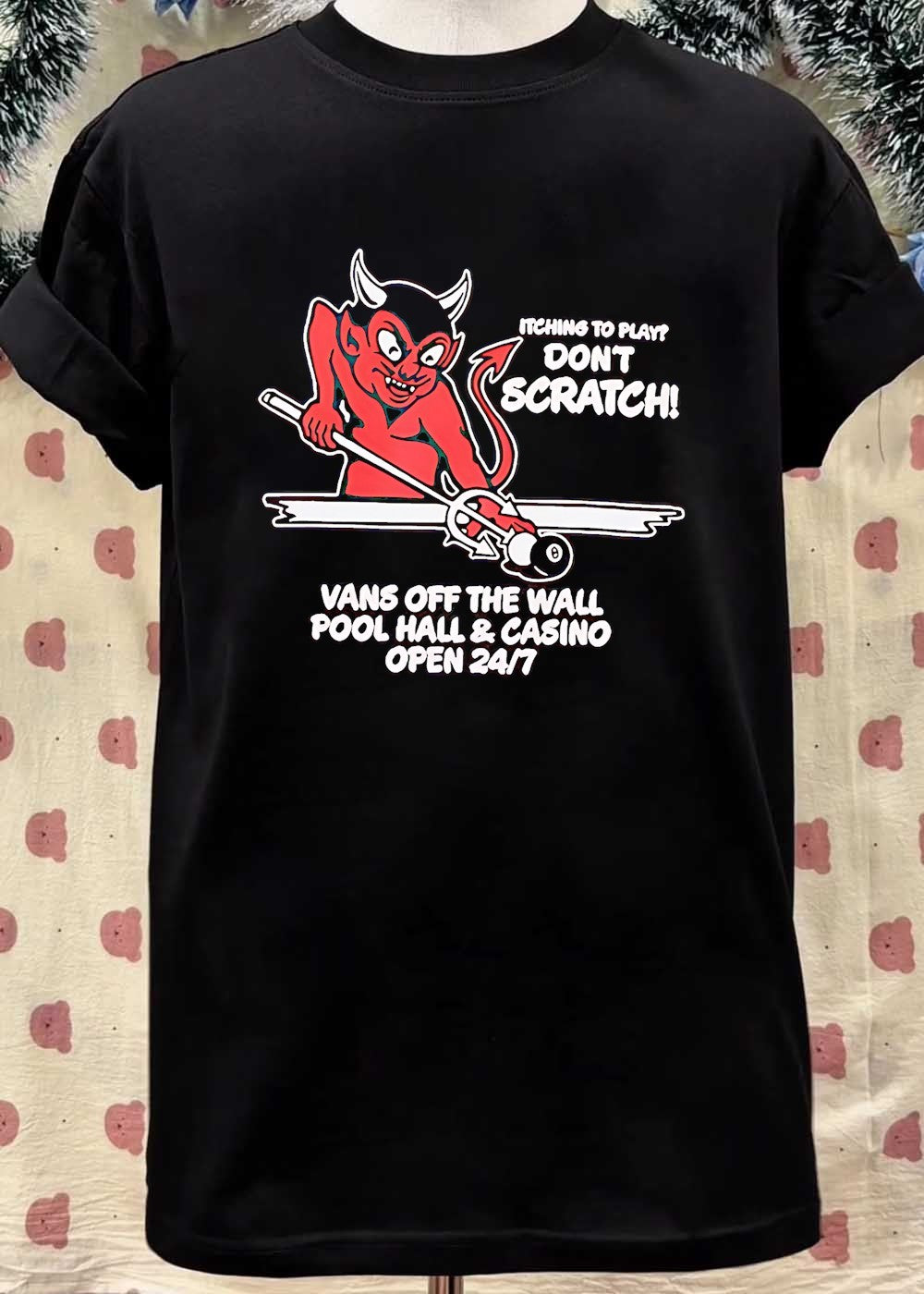 Vans Off the Wall Pool Hall & Casino’ Itching to Play’ Dont Scratch! T-Shirt