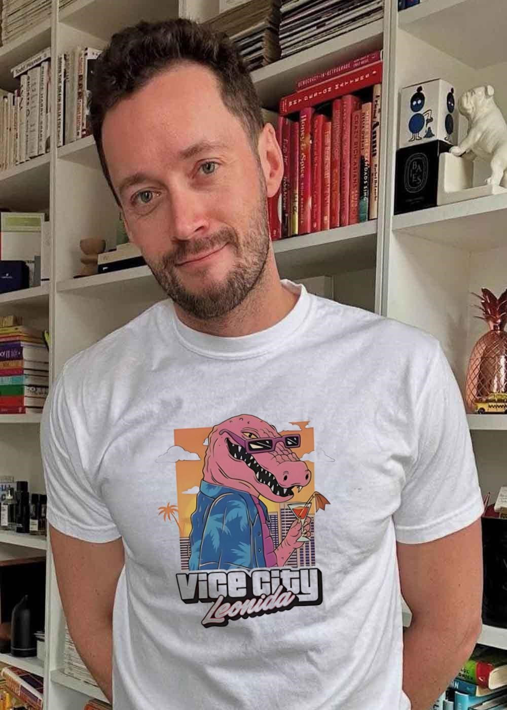 Vice City Leonida crocodile holding cocktail shirt