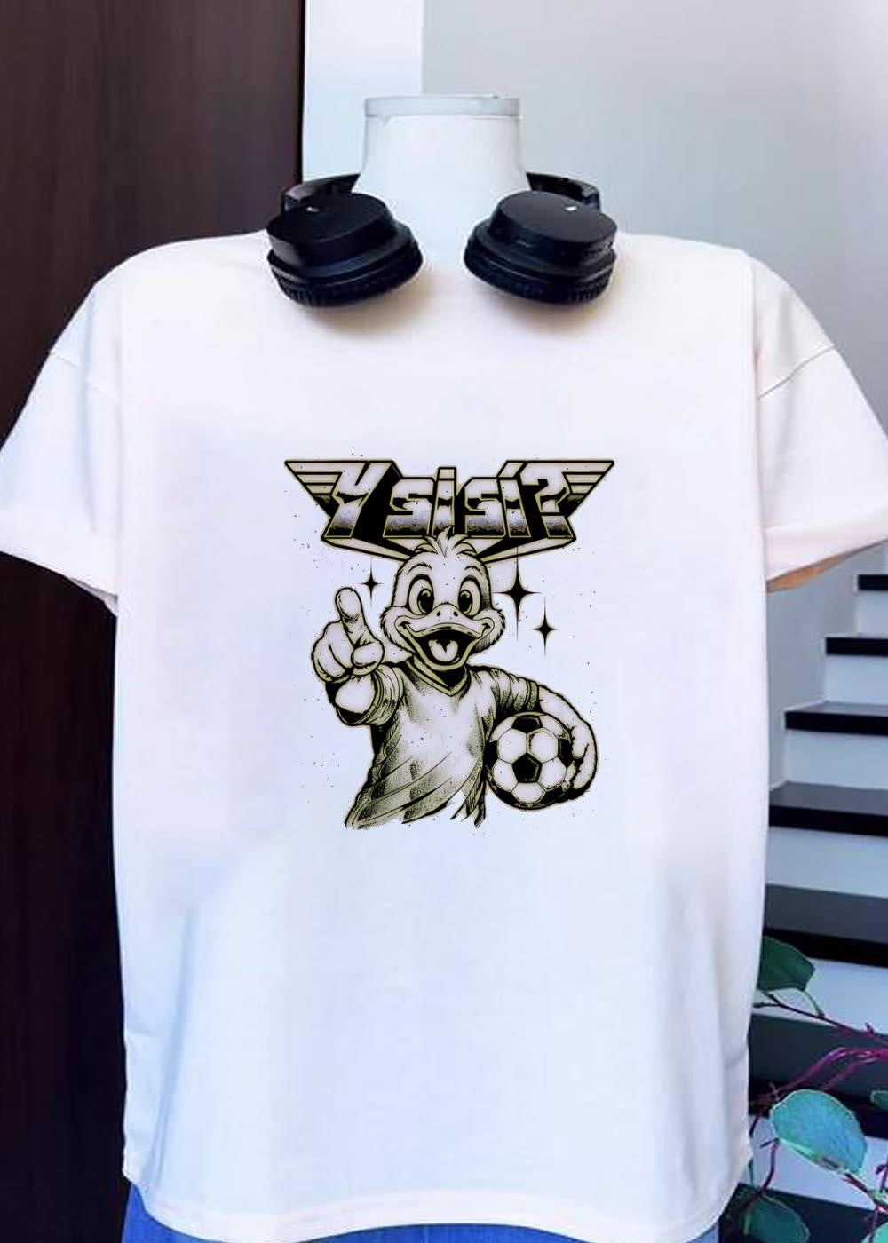 Y Si Sí’ Duck Pointing at Soccer Ball Jersey Graphic T-Shirt
