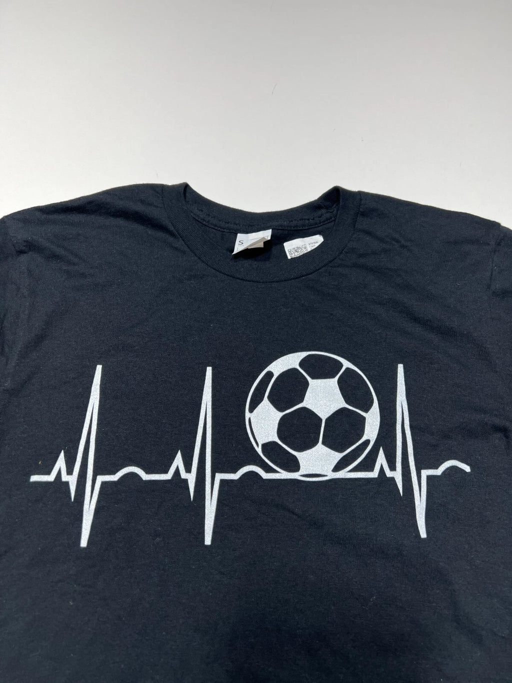 Unbranded T-Shirt Mens Size Small Soccer Heartbeats Black Short Sleeve NWT