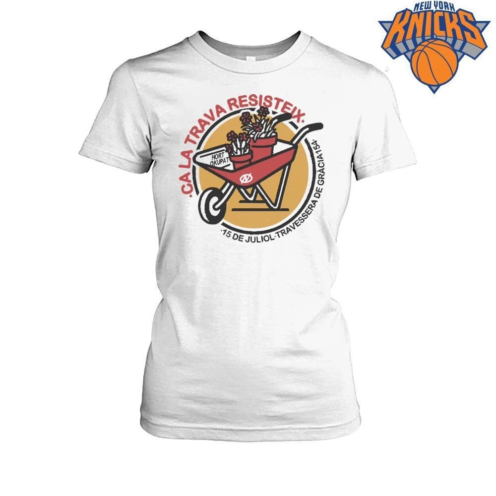 Ca La Trava Resisteix Hort Okupat Wheelbarrow Flowers Shirt